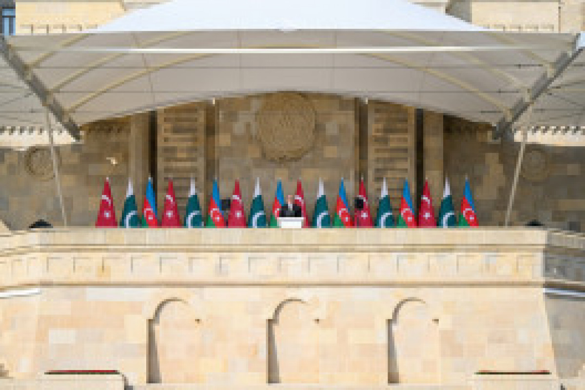 Bakou : Défilé militaire consacré au cinquième anniversaire de la Victoire remportée dans la Guerre patriotique - En direct 