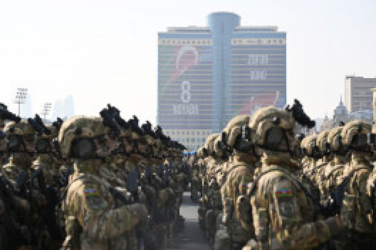 Bakou : Défilé militaire consacré au cinquième anniversaire de la Victoire remportée dans la Guerre patriotique - En direct 