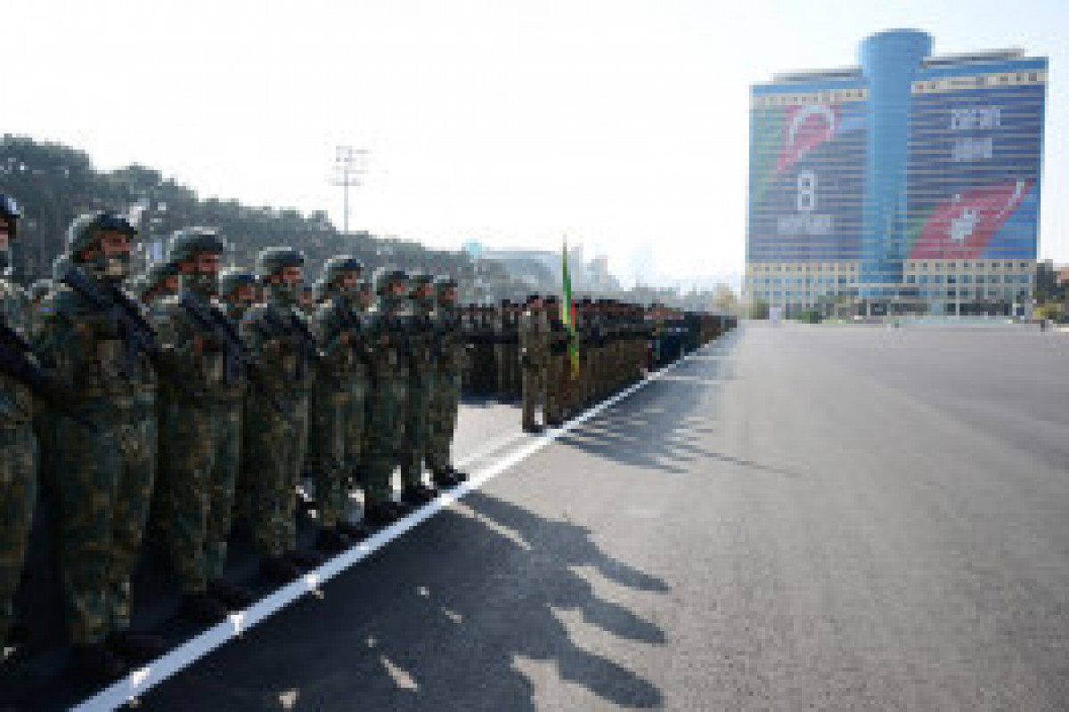 Bakou : Défilé militaire consacré au cinquième anniversaire de la Victoire remportée dans la Guerre patriotique - En direct 