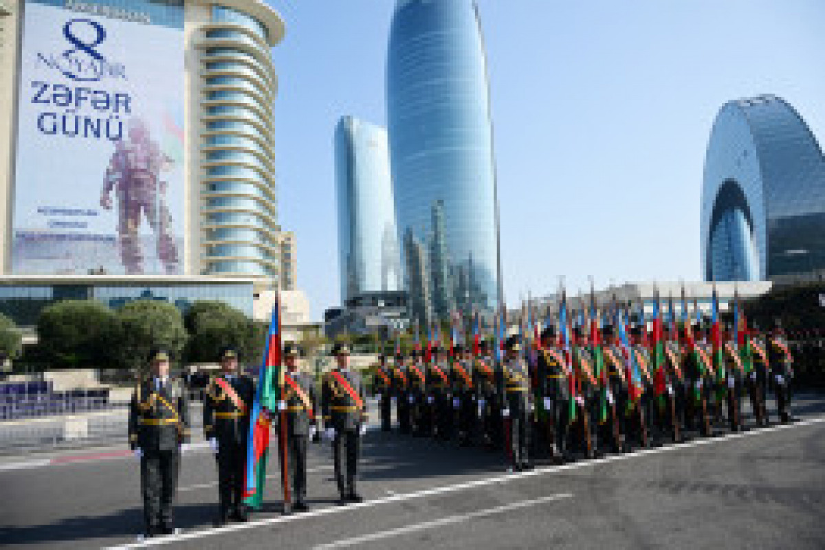 Bakou : Défilé militaire consacré au cinquième anniversaire de la Victoire remportée dans la Guerre patriotique - En direct 