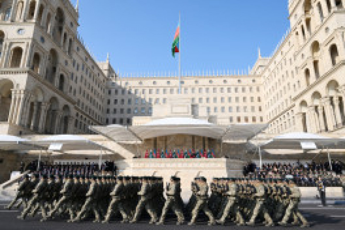 Bakou : Défilé militaire consacré au cinquième anniversaire de la Victoire remportée dans la Guerre patriotique - En direct 