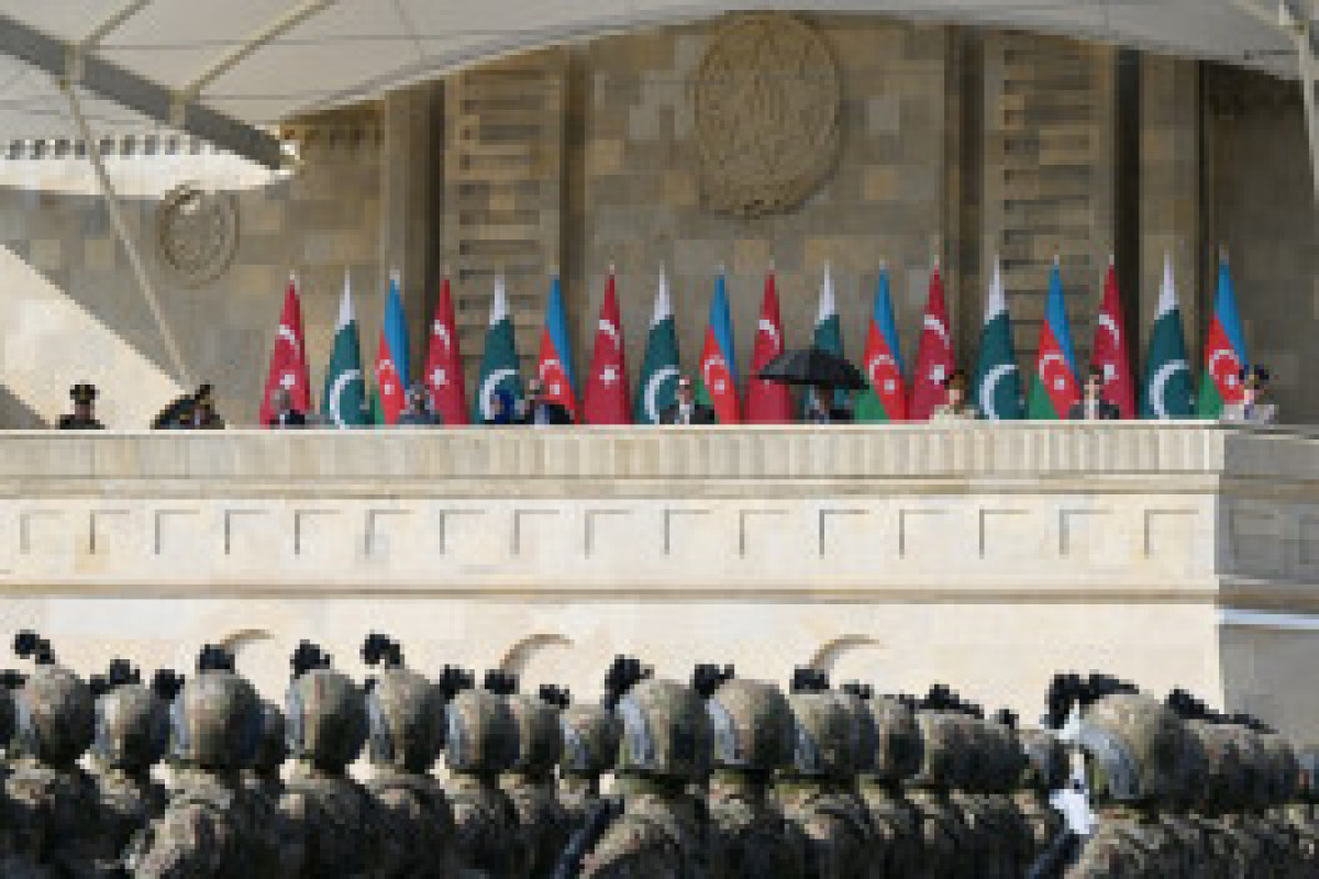 Bakou : Défilé militaire consacré au cinquième anniversaire de la Victoire remportée dans la Guerre patriotique - En direct 