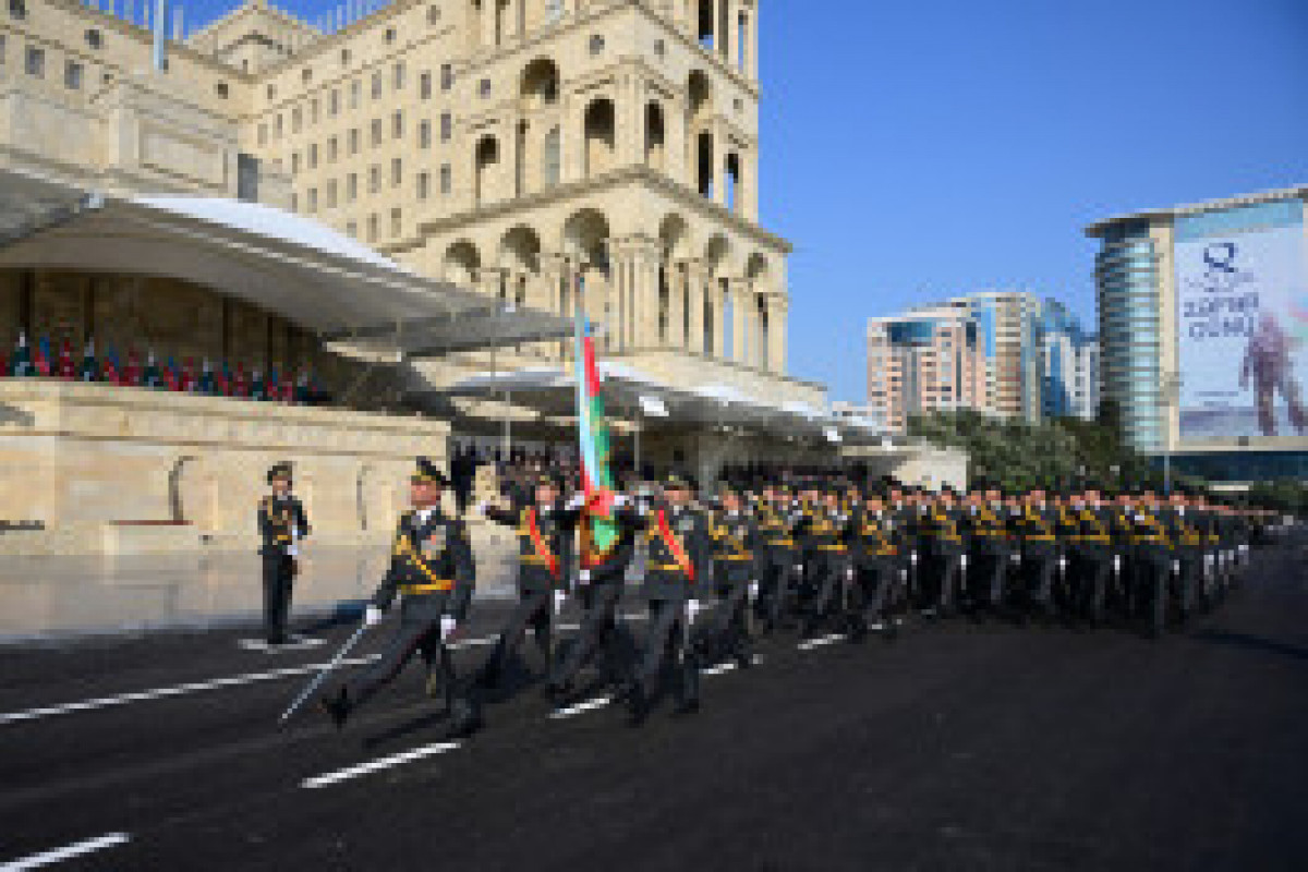 Bakou : Défilé militaire consacré au cinquième anniversaire de la Victoire remportée dans la Guerre patriotique - En direct 