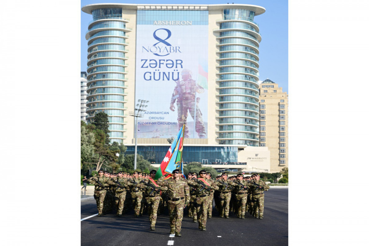 Bakou : Défilé militaire consacré au cinquième anniversaire de la Victoire remportée dans la Guerre patriotique - En direct 