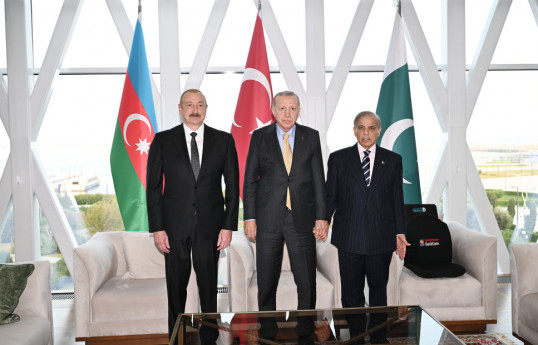 Réunion tripartite entre le président azerbaïdjanais, le président turc et le Premier ministre pakistanais