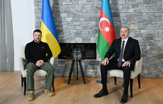 Presidénts Volodymyr Zelensky et Ilham Aliyev