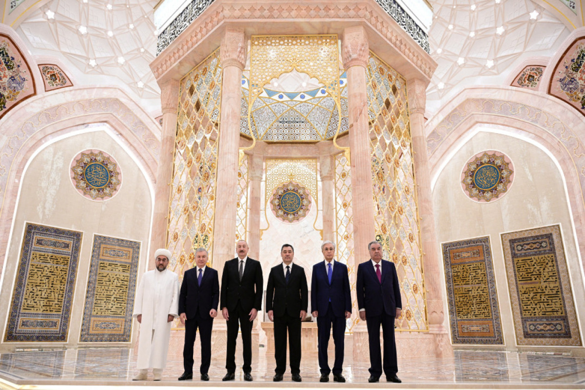 Le président Ilham Aliyev visite le Centre de la civilisation islamique à Tachkent