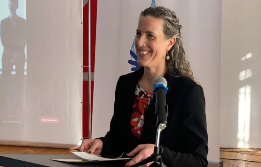 Sous-secrétaire d'État américaine aux affaires politiques, Alison Hooker
