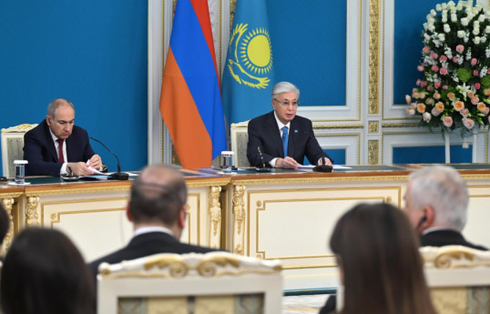 Premier ministre arménien Nikol Pachinian etprésident kazakh Kassym-Jomart Tokaïev