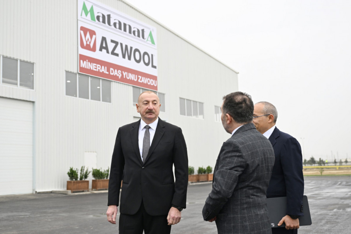Ilham Aliyev participe à l’inauguration de l’usine de laine de roche AZWOOL