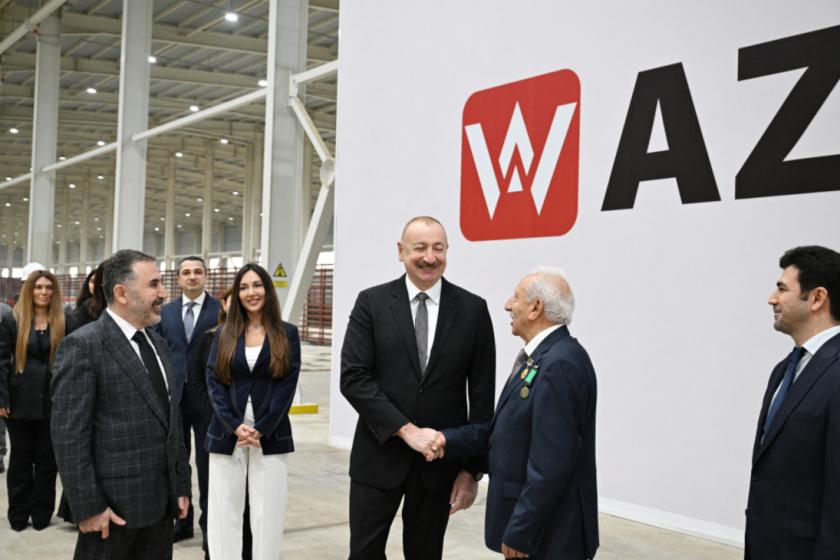 Ilham Aliyev participe à l’inauguration de l’usine de laine de roche AZWOOL