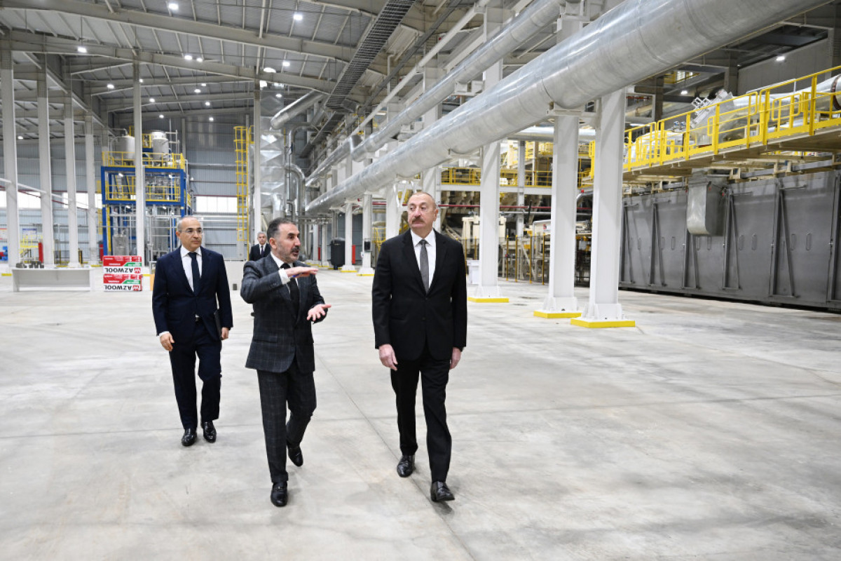 Ilham Aliyev participe à l’inauguration de l’usine de laine de roche AZWOOL