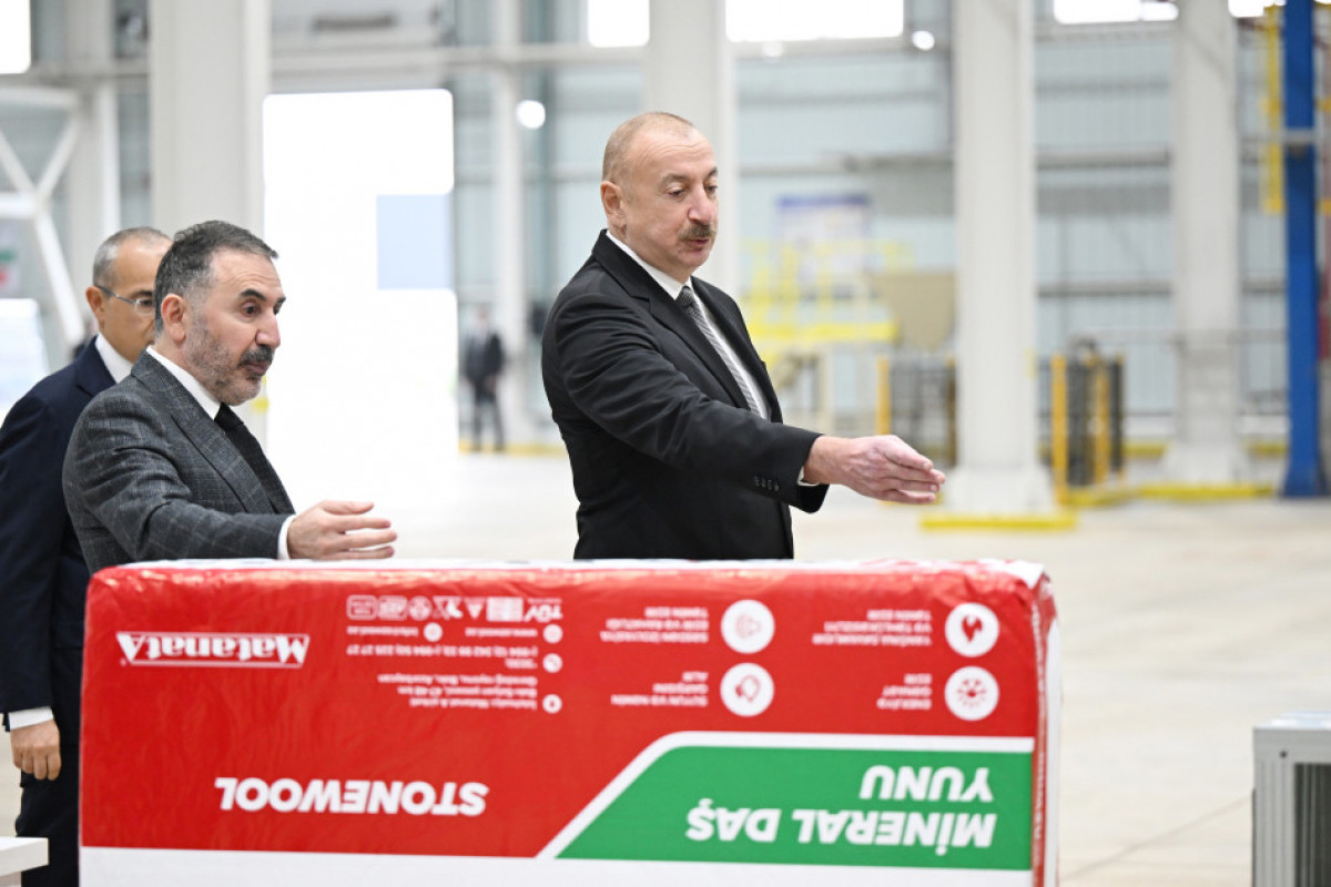 Ilham Aliyev participe à l’inauguration de l’usine de laine de roche AZWOOL
