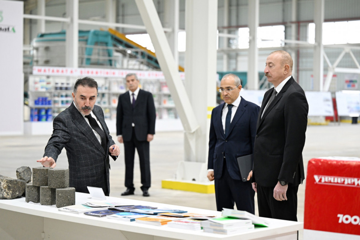 Ilham Aliyev participe à l’inauguration de l’usine de laine de roche AZWOOL