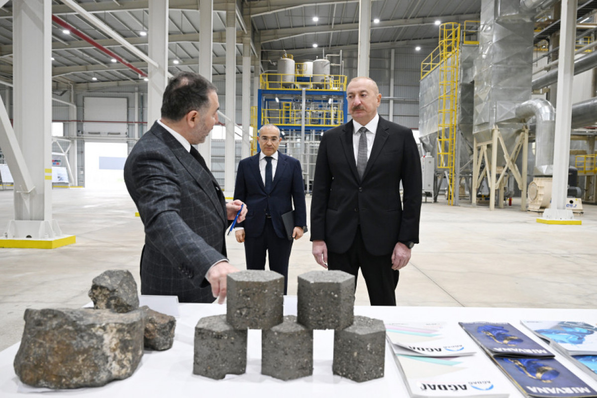 Ilham Aliyev participe à l’inauguration de l’usine de laine de roche AZWOOL