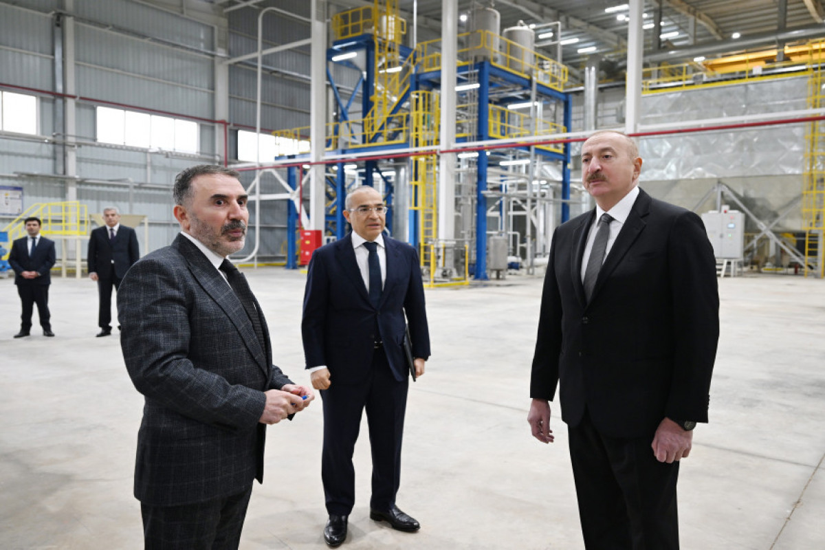 Ilham Aliyev participe à l’inauguration de l’usine de laine de roche AZWOOL