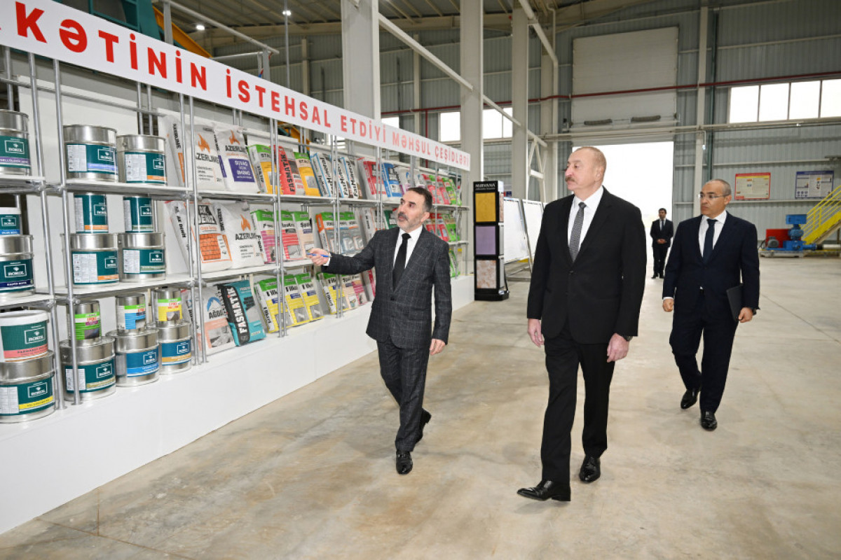 Ilham Aliyev participe à l’inauguration de l’usine de laine de roche AZWOOL