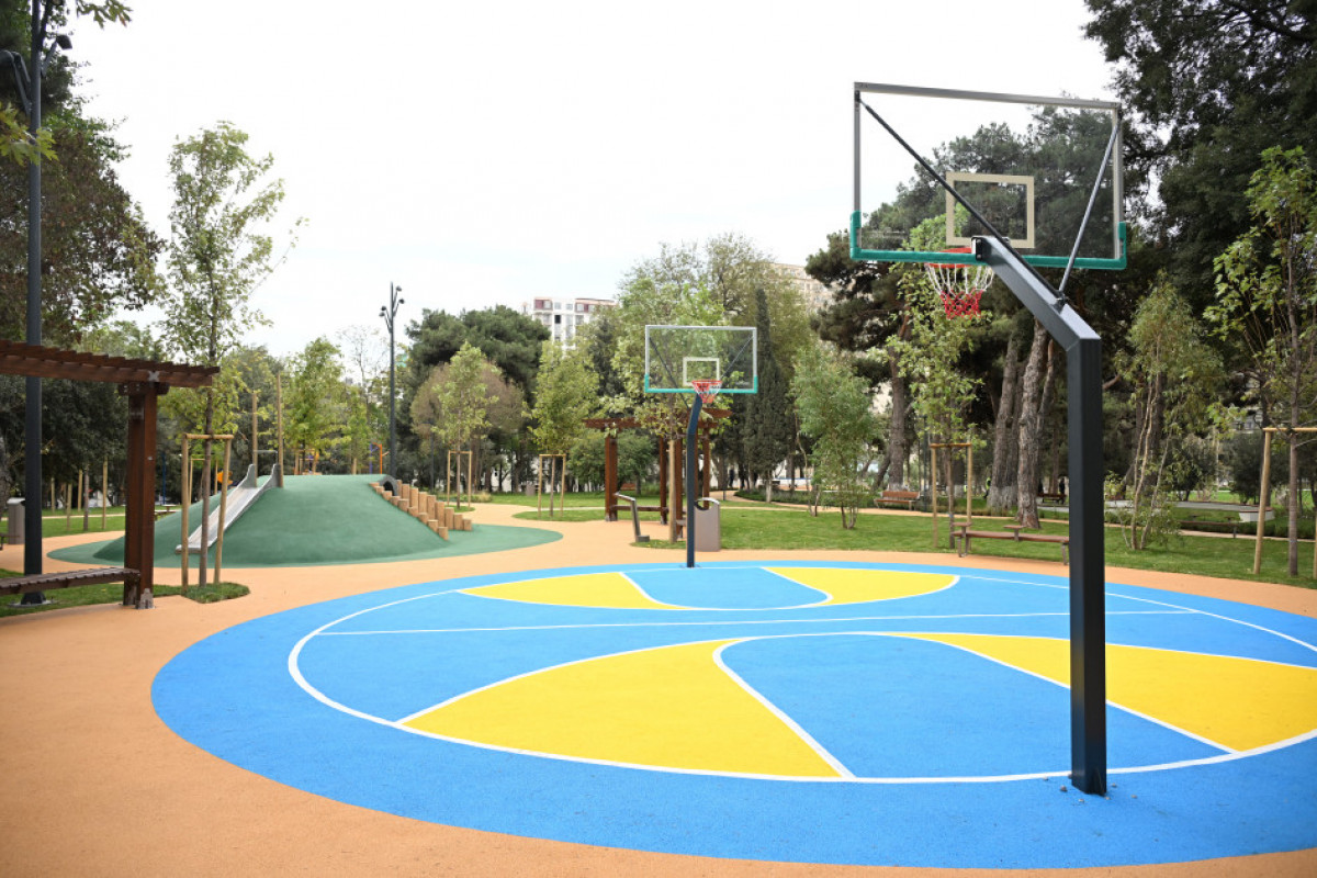 Le Président Ilham Aliyev et son épouse Mehriban Aliyeva participent à l'inauguration d'un nouveau parc à Bakou