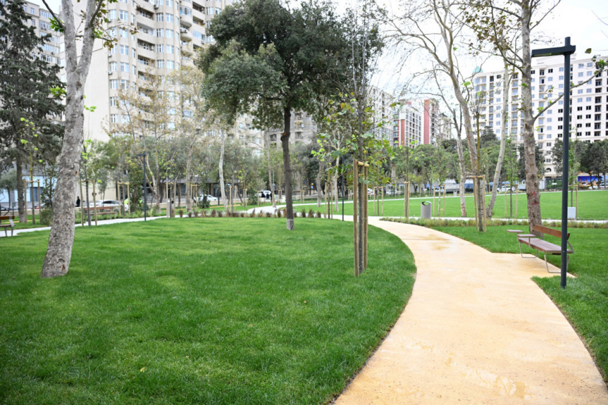 Le Président Ilham Aliyev et son épouse Mehriban Aliyeva participent à l'inauguration d'un nouveau parc à Bakou