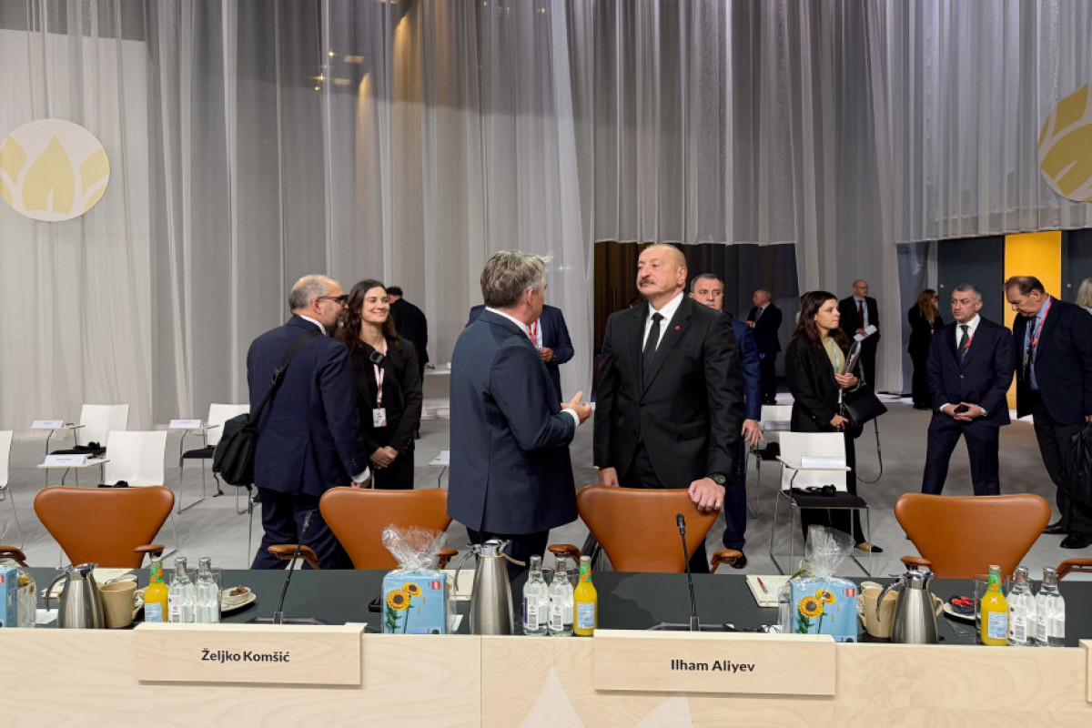 Le président Aliyev participe à la séance plénière d'ouverture du 7e Sommet de la Communauté politique européenne