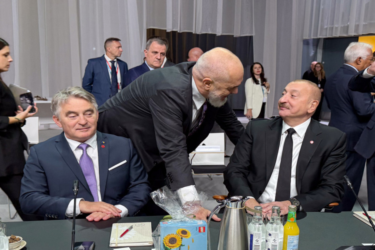 Le président Aliyev participe à la séance plénière d'ouverture du 7e Sommet de la Communauté politique européenne
