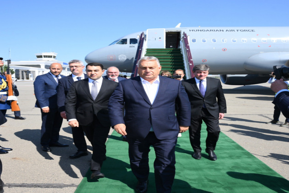 Le Premier ministre hongrois arrive en Azerbaïdjan