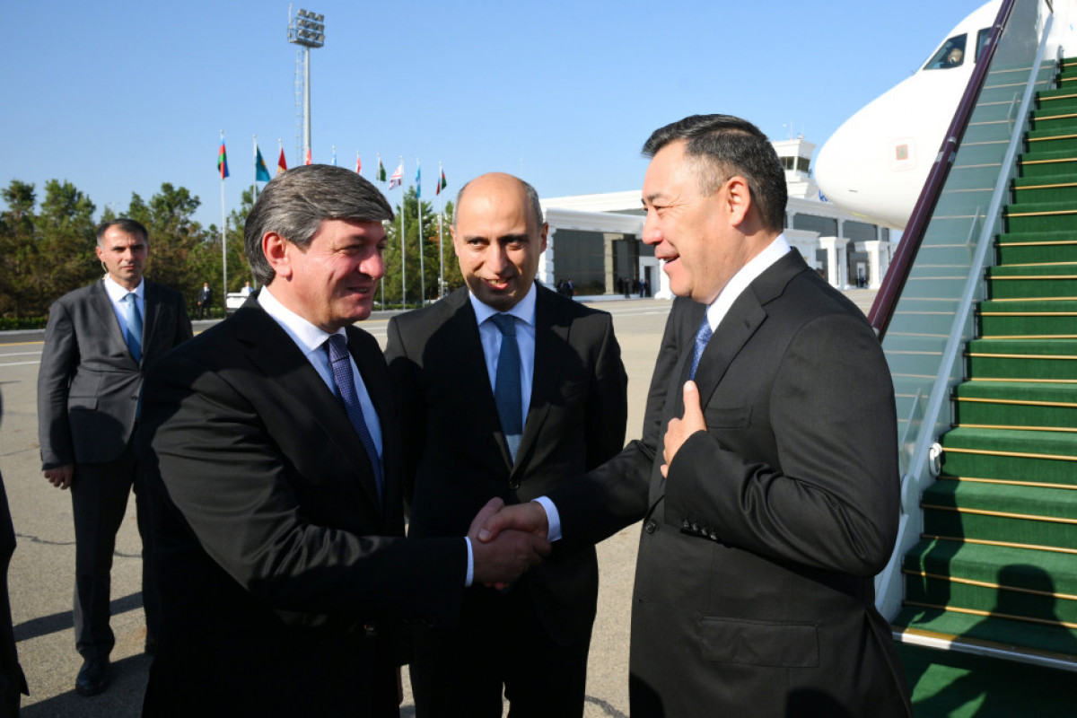 Le président kirghiz entame une visite en Azerbaïdjan