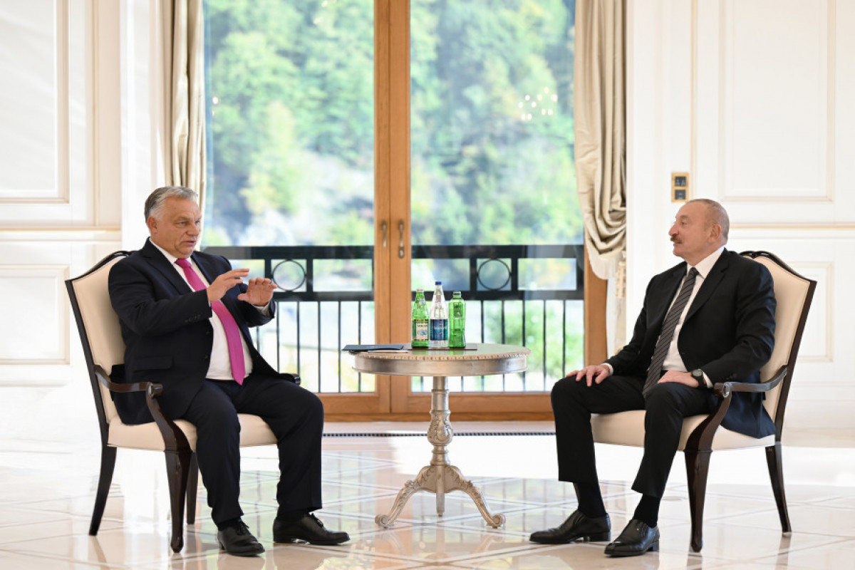 Entretien du président azerbaïdjanais avec le Premier ministre hongrois à Guébélé