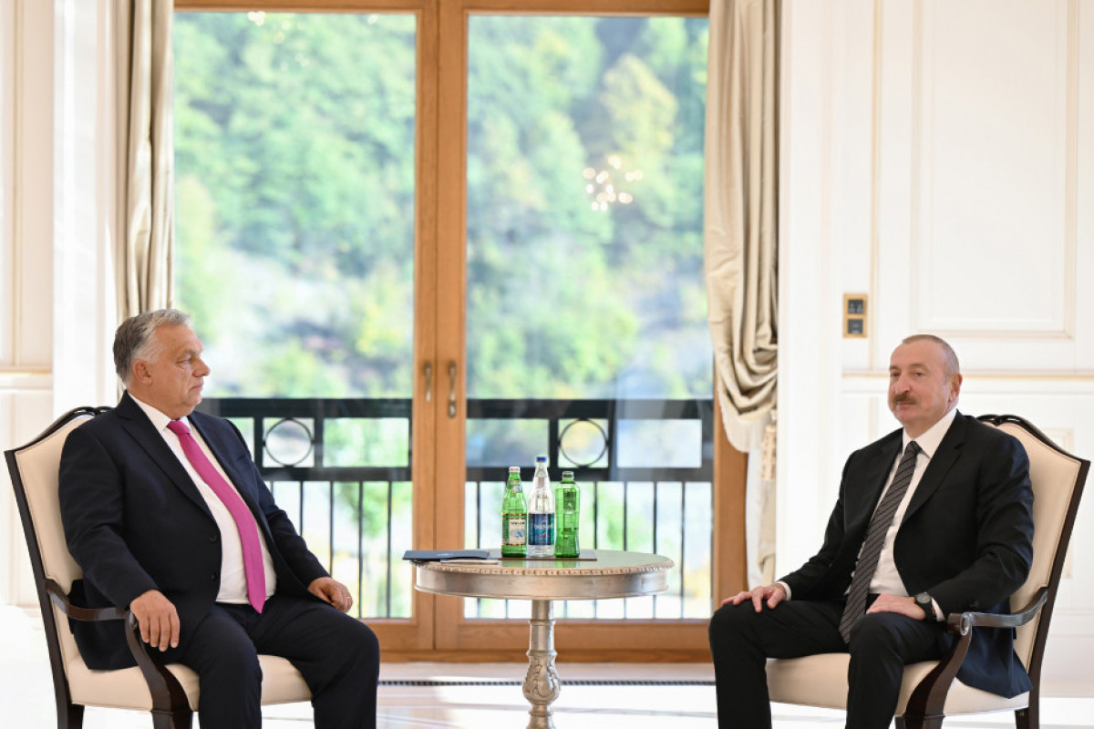 Entretien du président azerbaïdjanais avec le Premier ministre hongrois à Guébélé