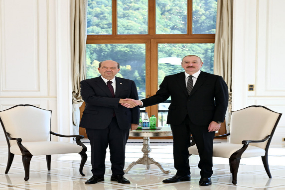 Le président azerbaïdjanais rencontre le président de la République turque de Chypre du Nord