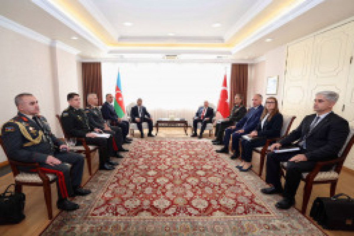 Le ministre azerbaïdjanais de la Défense rencontre son homologue géorgien