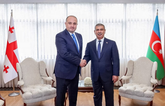 Le ministre azerbaïdjanais de la Défense rencontre son homologue géorgien