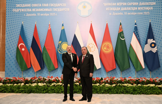 Réunion du Conseil des Chefs d’État de CEI à Douchanbé : Le président Aliyev arrive au Palais de la Nation
