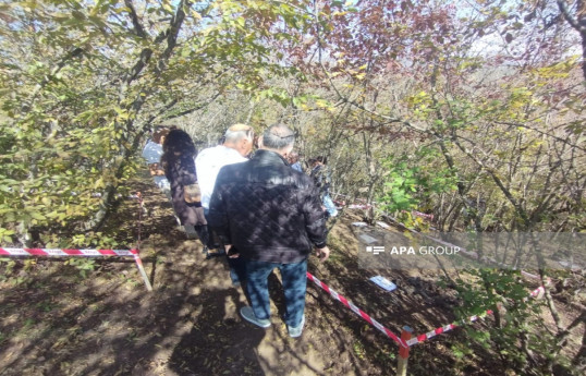 Les participants à la conférence internationale sur les personnes portées disparues visitent une fosse commune à Aghdéré - Photo - Vidéo 