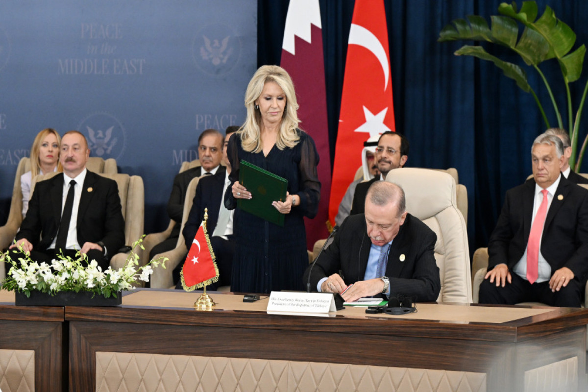 Le président azerbaïdjanais prend part au sommet pour la paix au Moyen-Orient - Vidéo  - Mise à jour  
