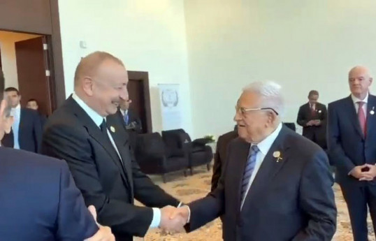 Les présidents Ilham Aliyev et Mahmoud Abbas