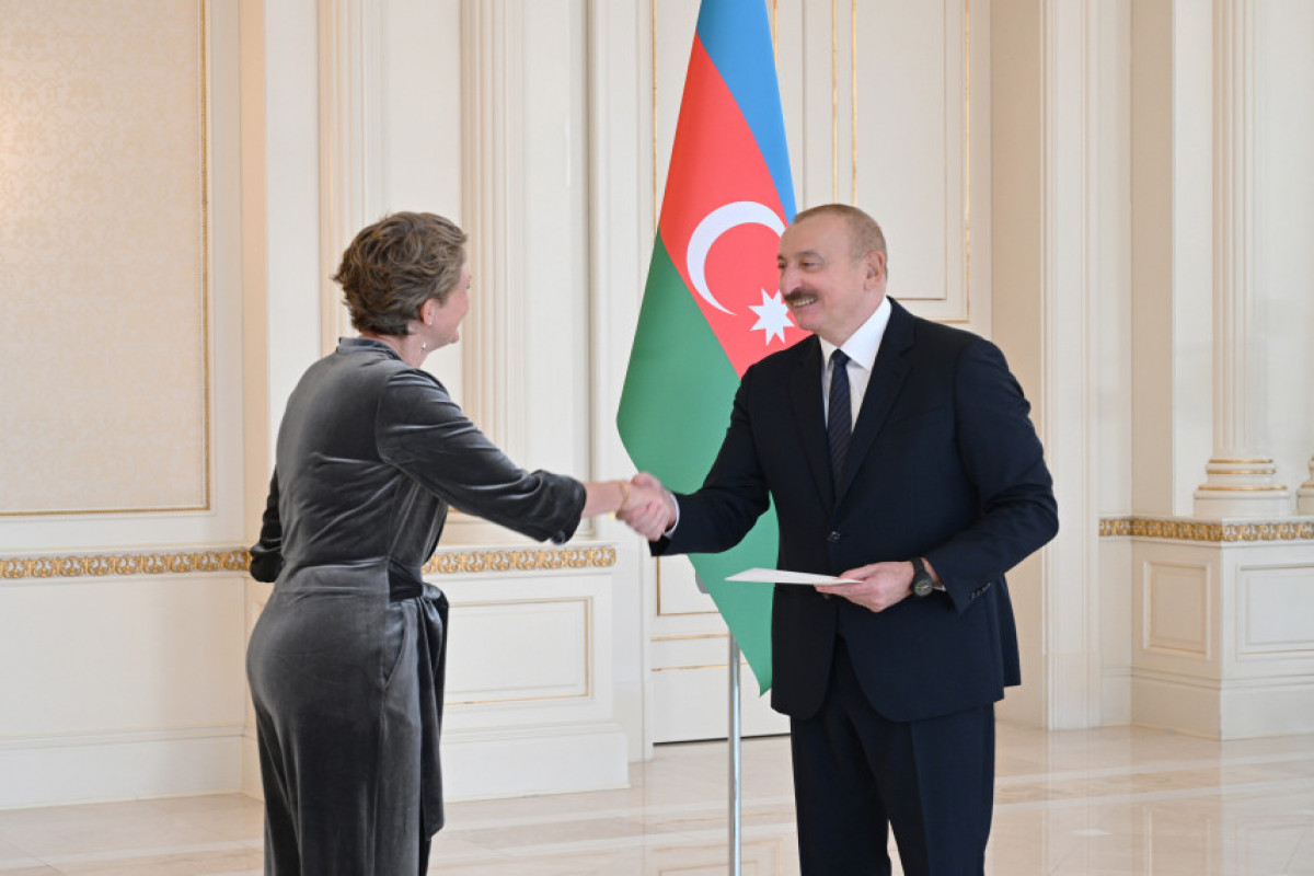 Le président azerbaïdjanais reçoit les lettres de crénace  des nouveaux ambassadeurs des Pays-Bas et d'Égypte