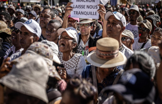 Madagascar : des pancartes anti-françaises après l'aide présumée de Paris dans l'exfiltration du président