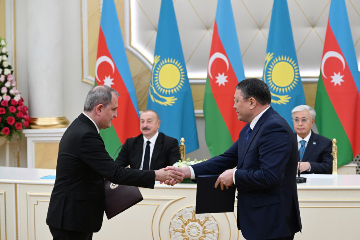 Échange de docuements entre l’Azerbaïdjan et le Kazakhstan