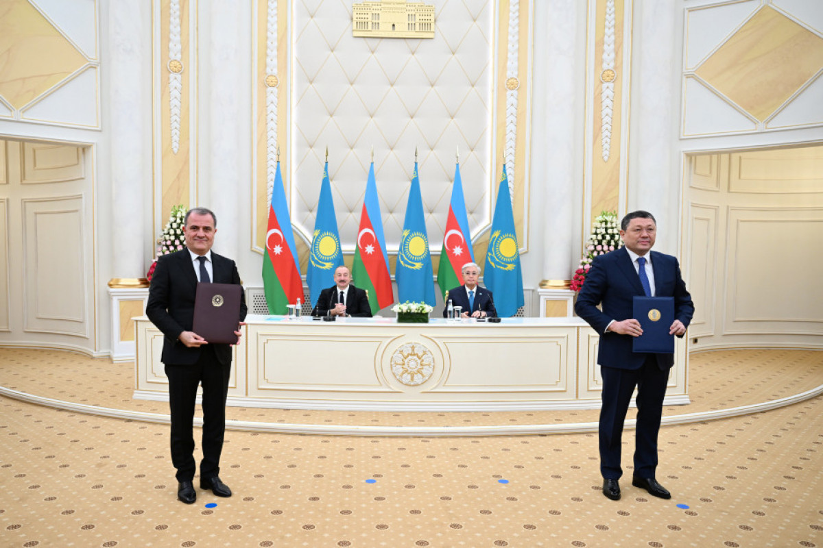 Échange de docuements entre l’Azerbaïdjan et le Kazakhstan
