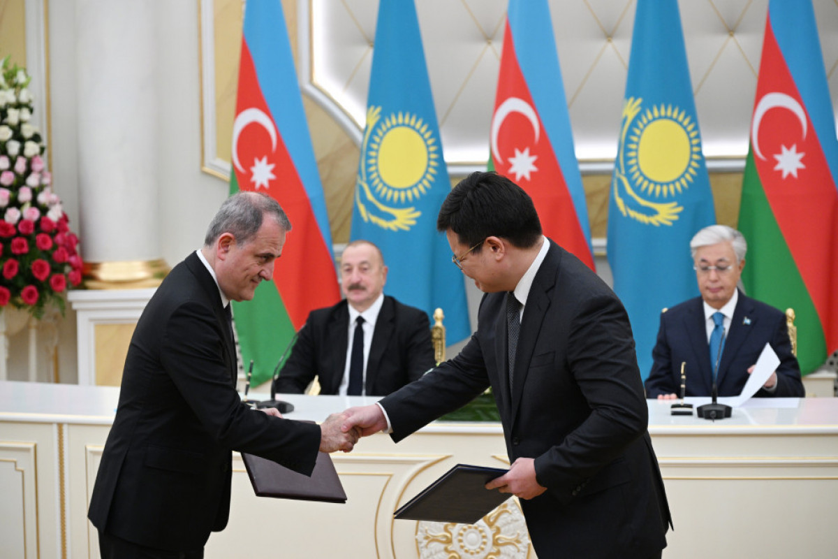 Échange de docuements entre l’Azerbaïdjan et le Kazakhstan