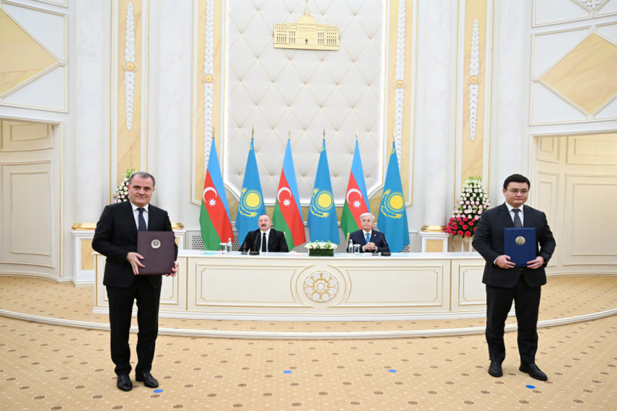 Échange de docuements entre l’Azerbaïdjan et le Kazakhstan