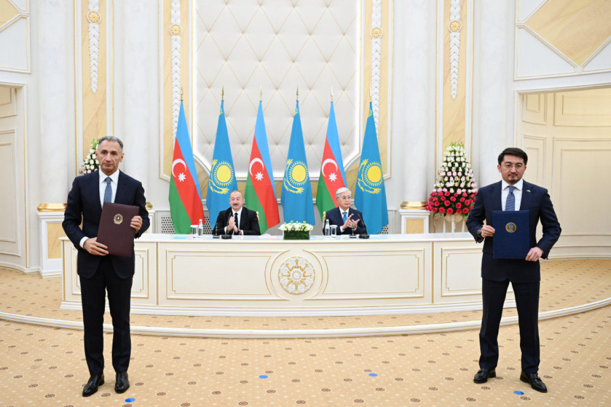 Échange de docuements entre l’Azerbaïdjan et le Kazakhstan