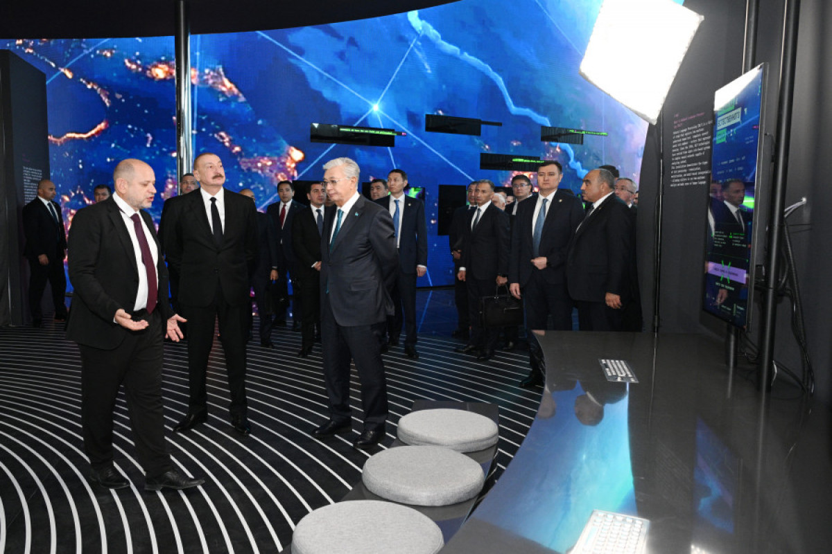 Astana : Les présidents Aliyev et Tokaïev visitent le Centre international d’IA « Alem.ai »