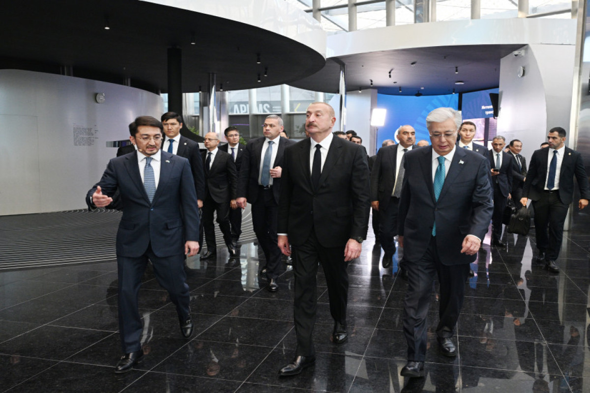 Astana : Les présidents Aliyev et Tokaïev visitent le Centre international d’IA « Alem.ai »