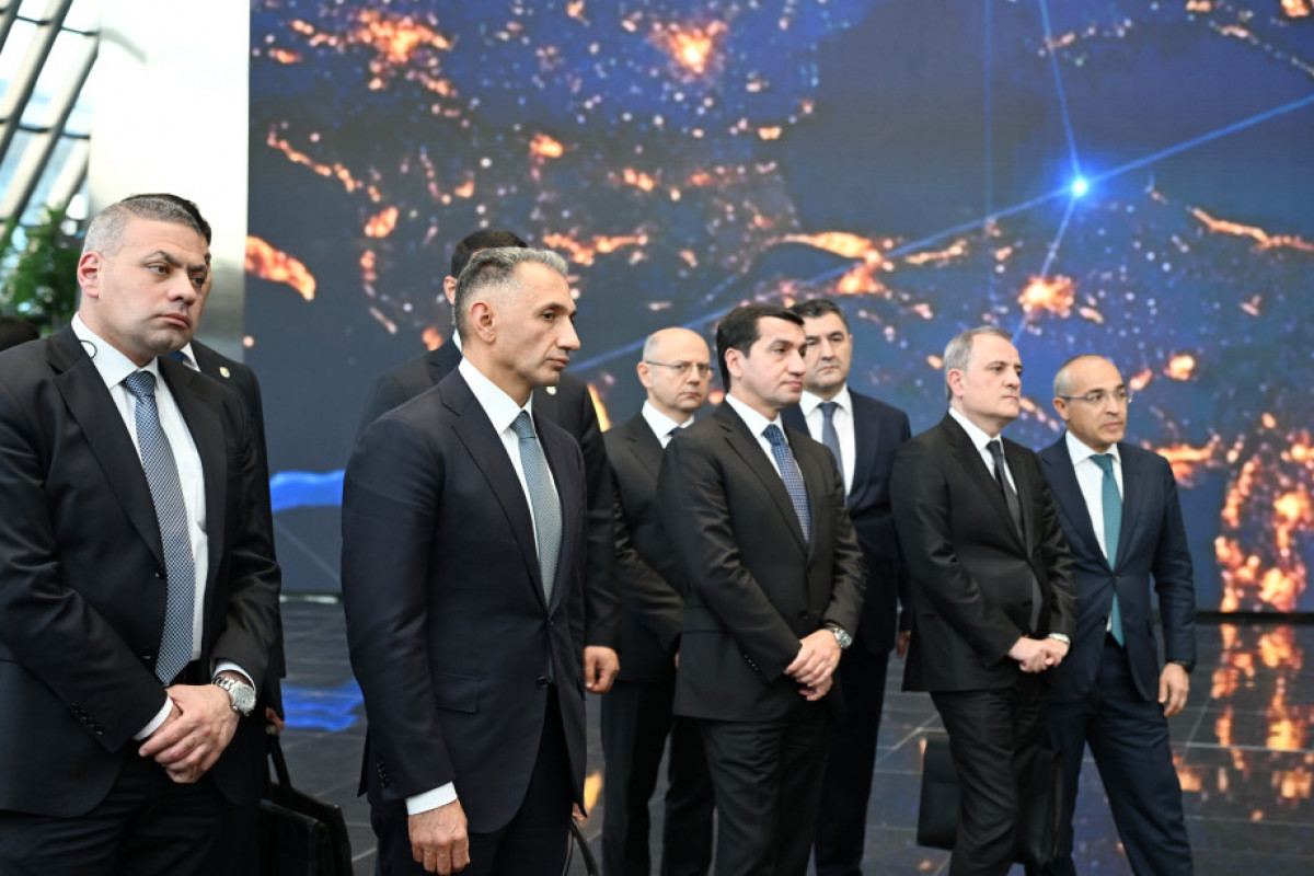 Astana : Les présidents Aliyev et Tokaïev visitent le Centre international d’IA « Alem.ai »