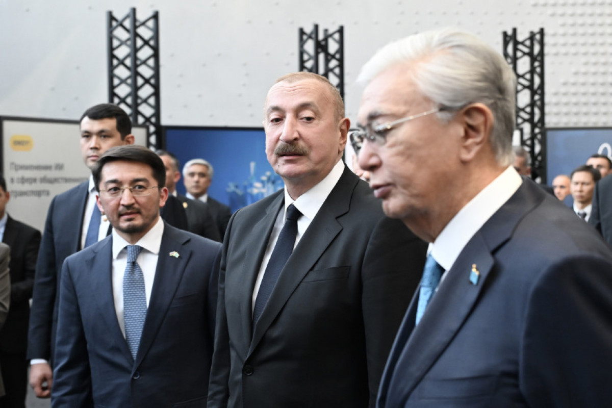 Astana : Les présidents Aliyev et Tokaïev visitent le Centre international d’IA « Alem.ai »