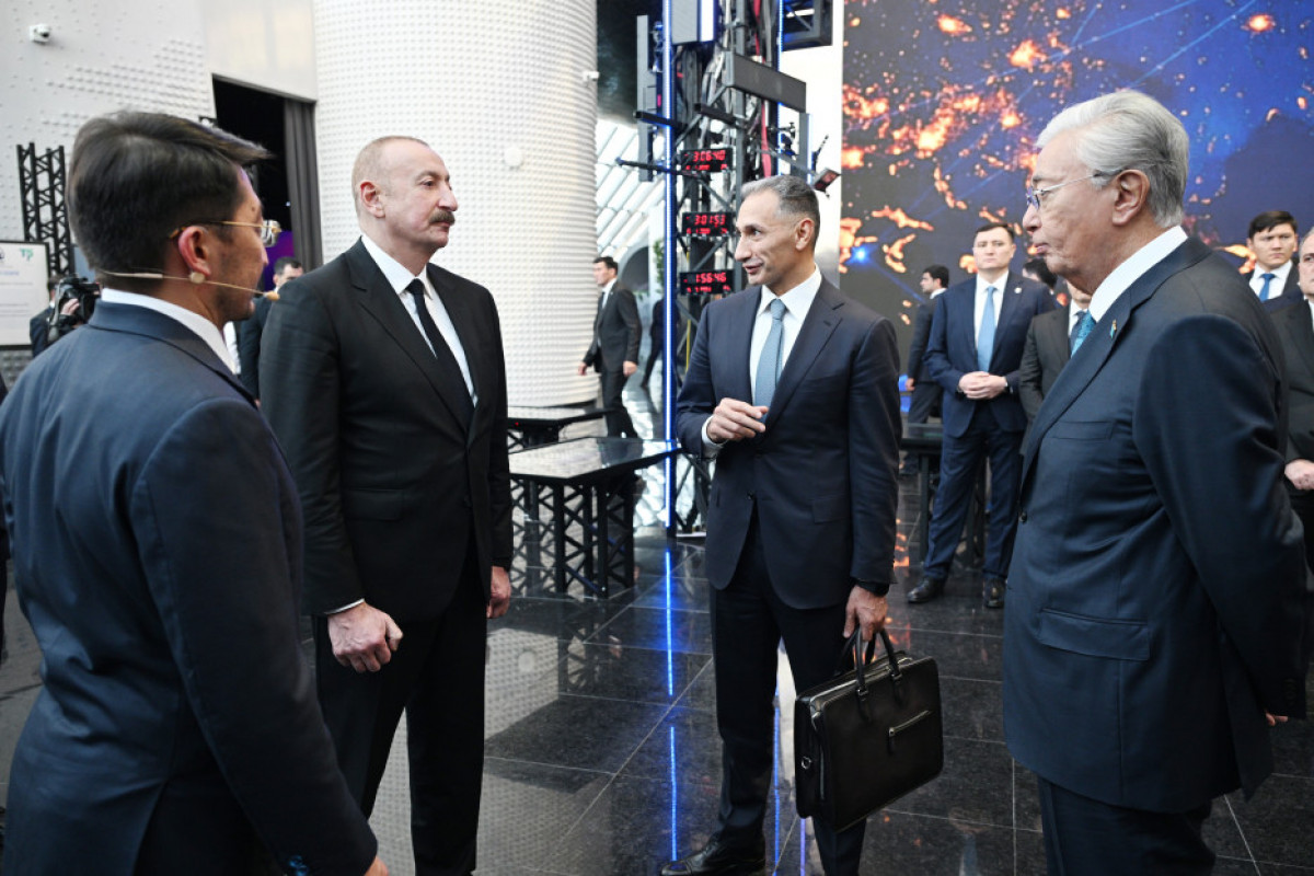 Astana : Les présidents Aliyev et Tokaïev visitent le Centre international d’IA « Alem.ai »
