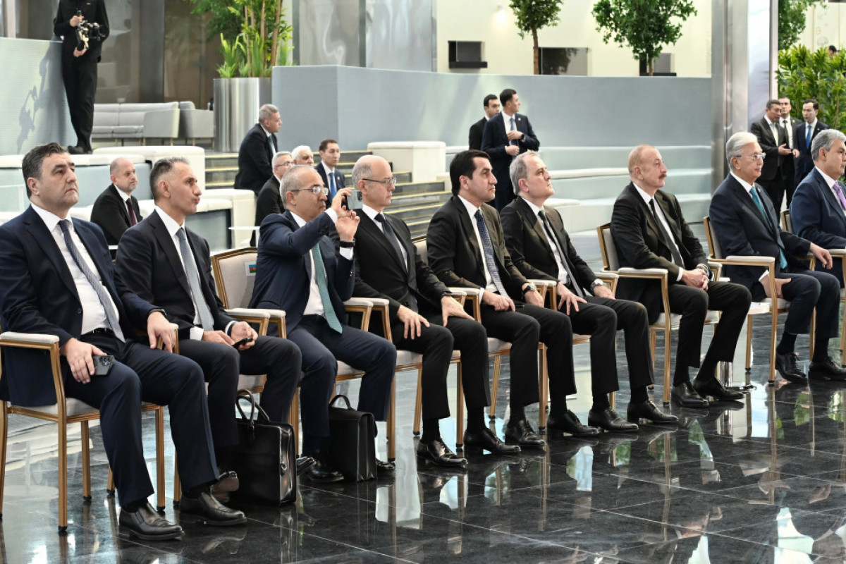 Astana : Les présidents Aliyev et Tokaïev visitent le Centre international d’IA « Alem.ai »