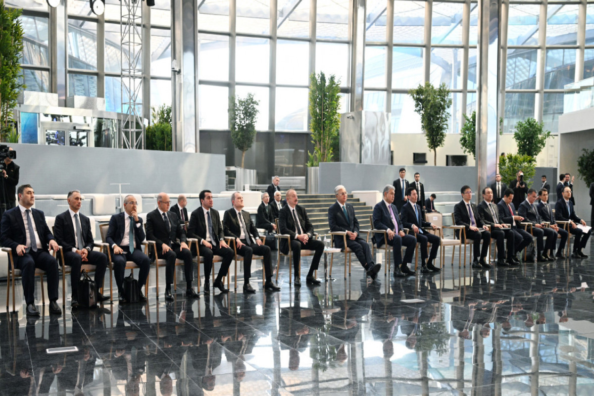Astana : Les présidents Aliyev et Tokaïev visitent le Centre international d’IA « Alem.ai »